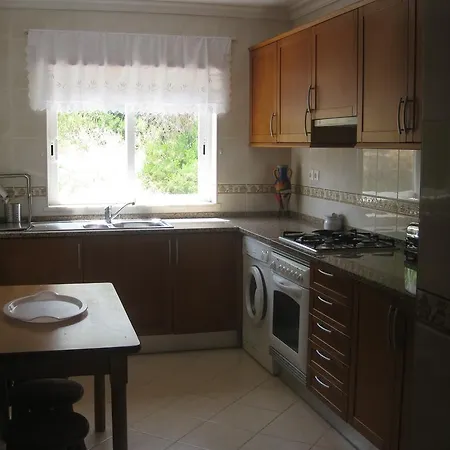 - T2 Old Town - 200m Апартаменти *