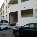 - T2 Old Town - 200m Апартаменти